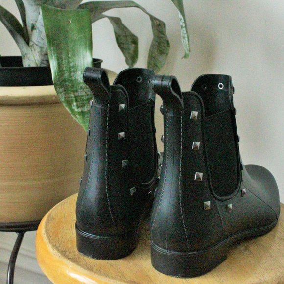 London Fog Black Chelsea rain boots w studs size 7 - Picture 5 of 7